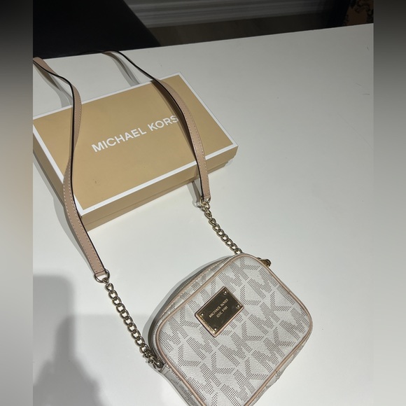 Michael Kors Crossbody Wallet Bag - Picture 6 of 6